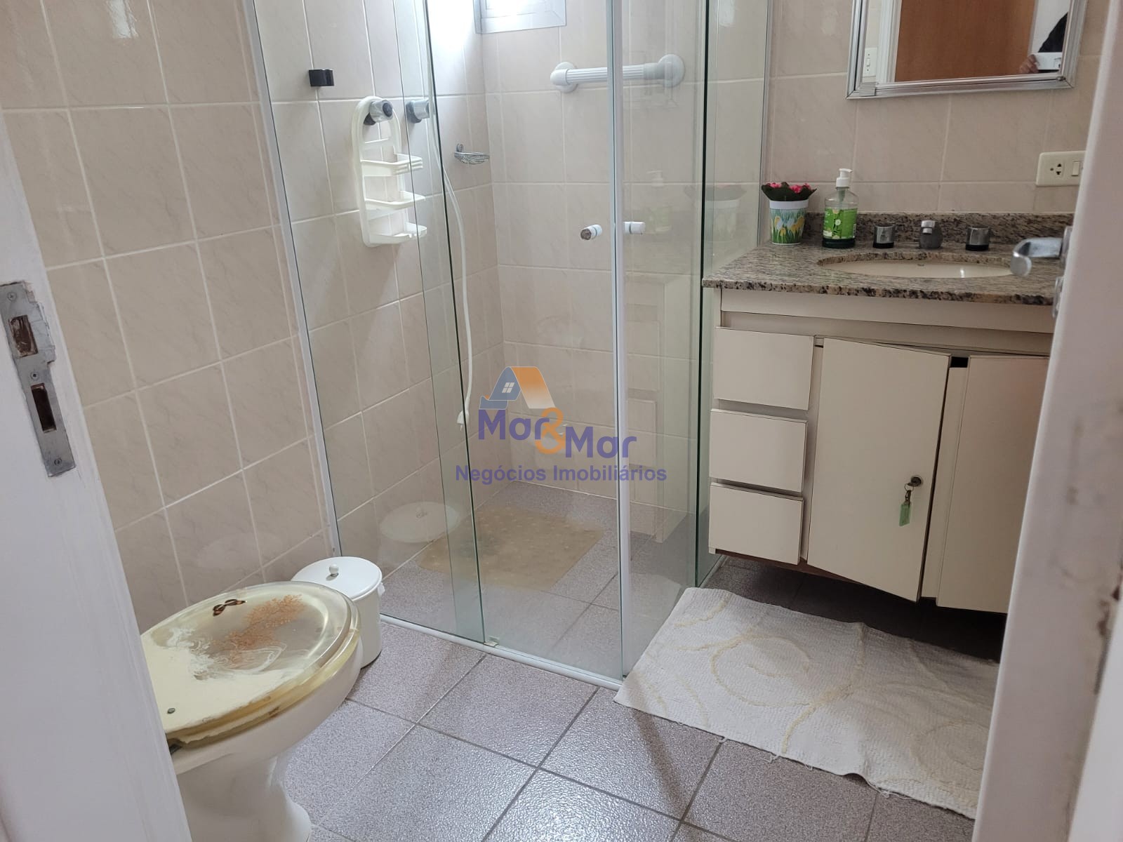 Apartamento na Praia das Pitangueiras, Guarujá - SP