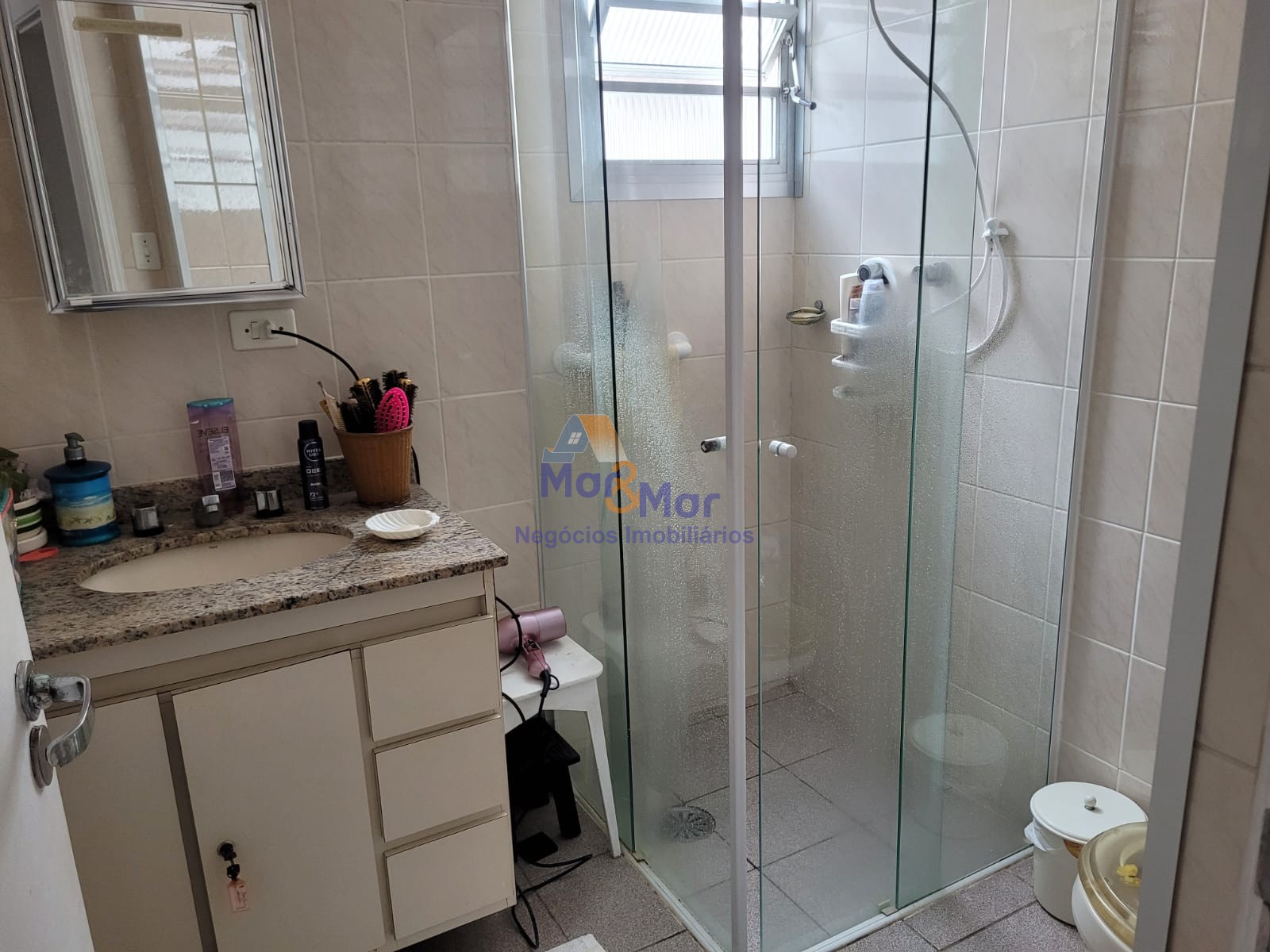 Apartamento na Praia das Pitangueiras, Guarujá - SP