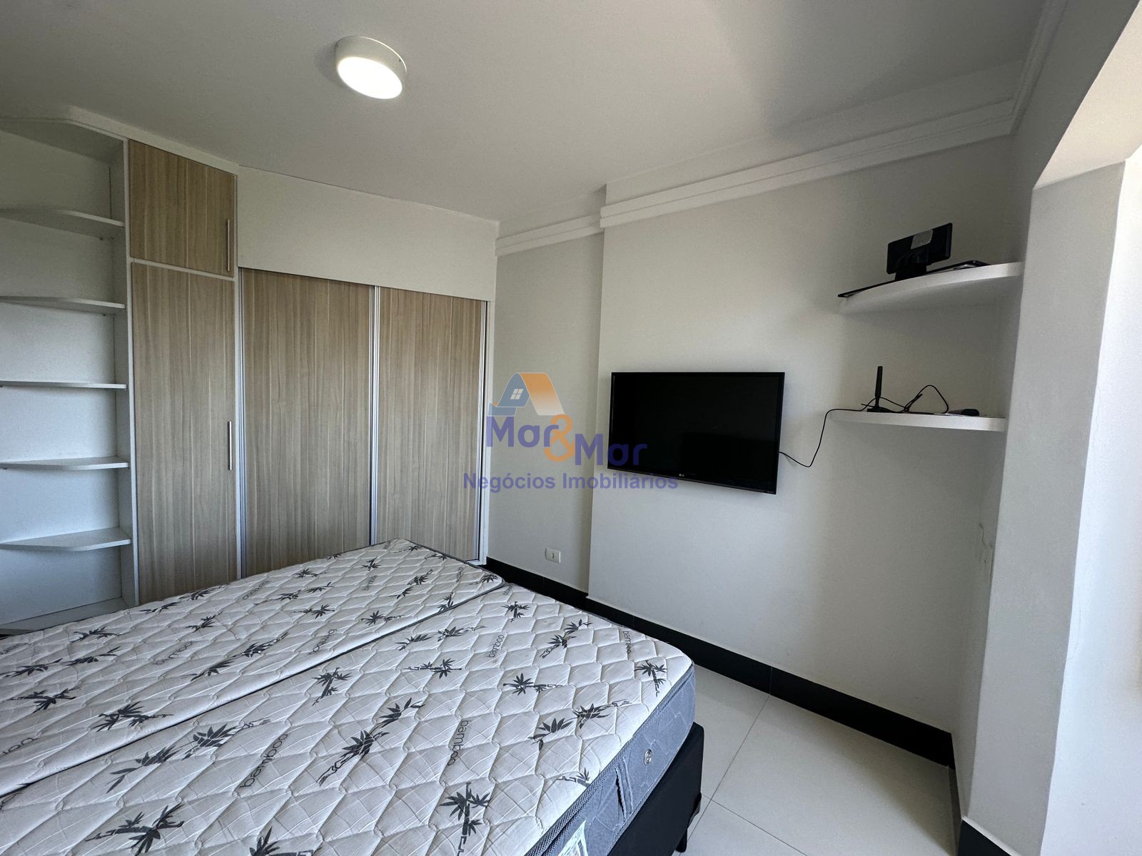 Apartamento na Praia das Pitangueiras, Guarujá - SP