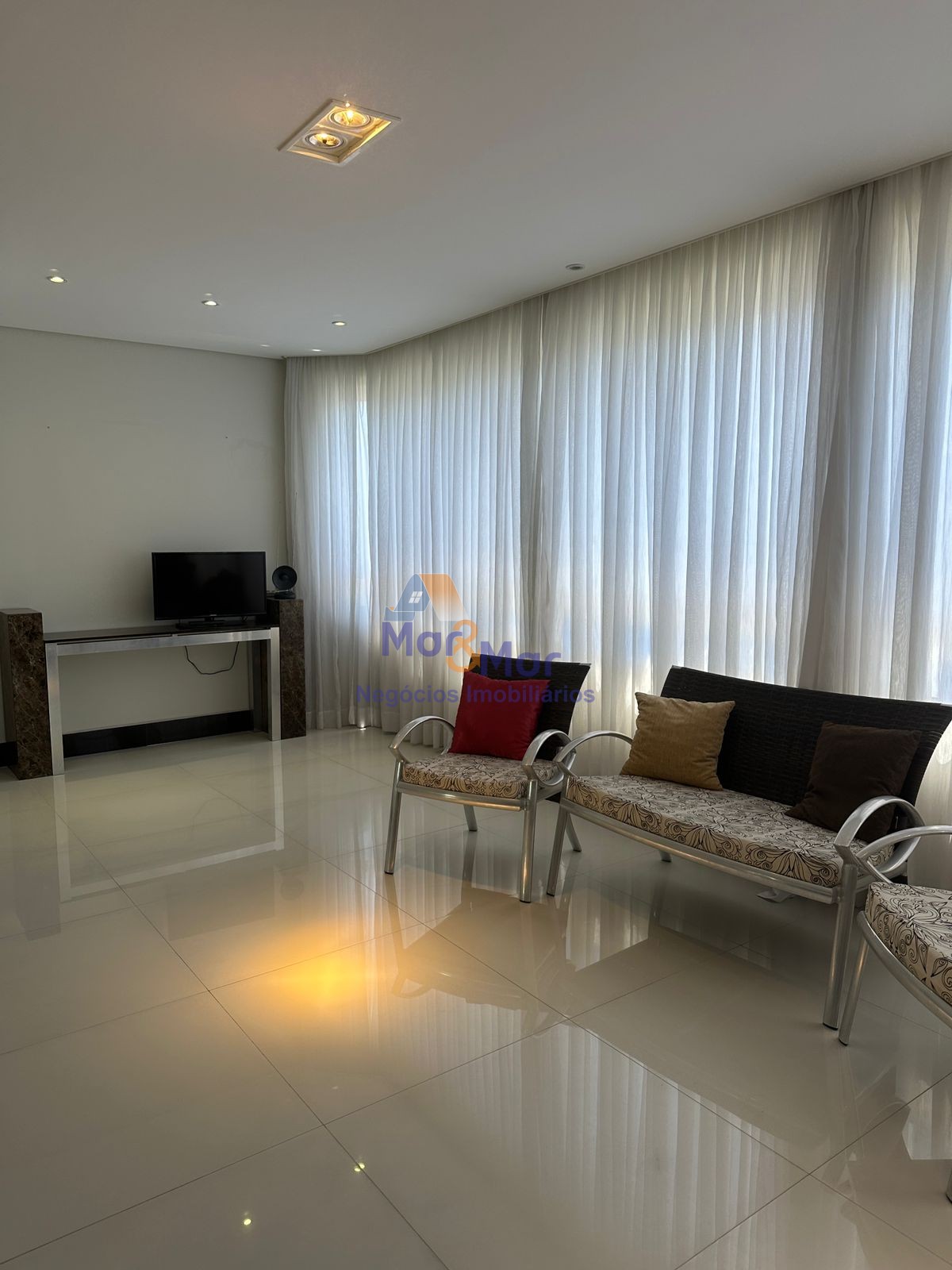 Apartamento na Praia das Pitangueiras, Guarujá - SP