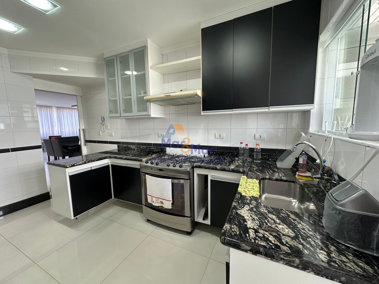 Apartamento na Praia das Pitangueiras, Guarujá - SP