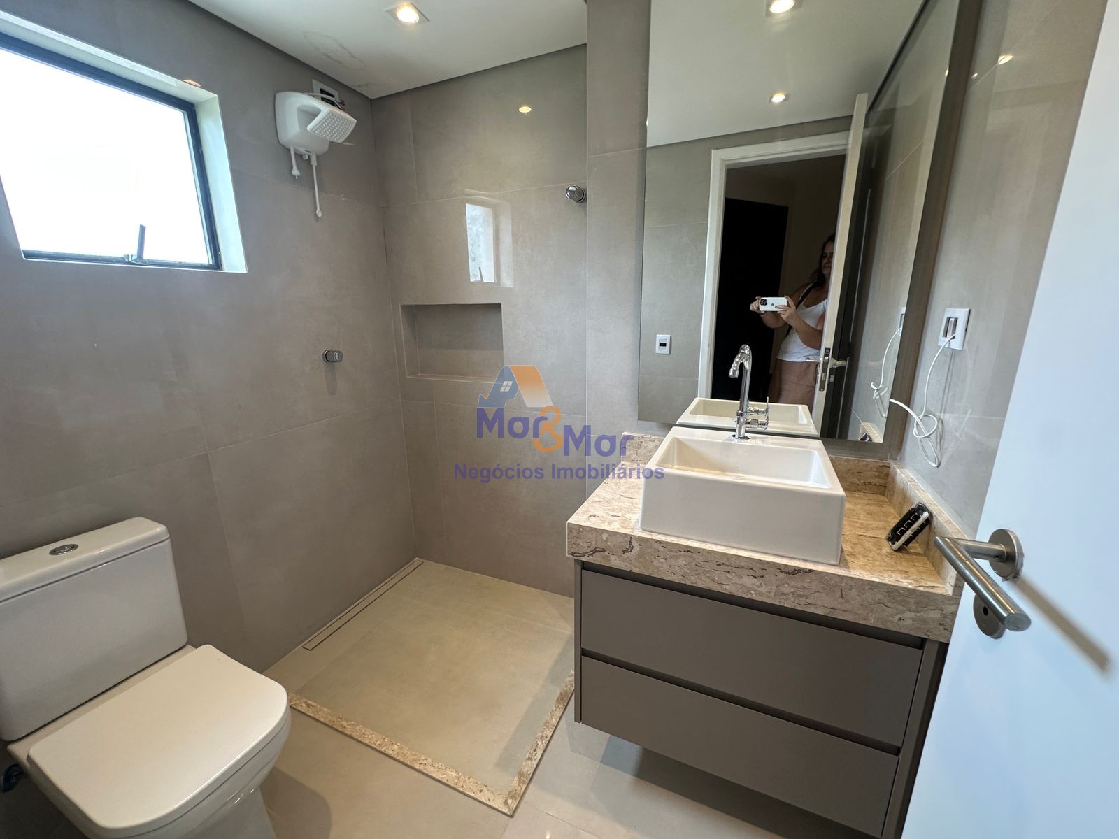 Apartamento na Praia da Enseada, Guarujá - SP