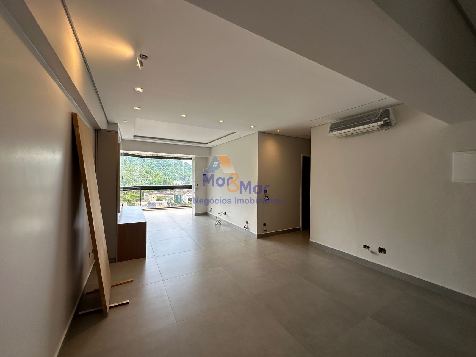 Apartamento na Praia da Enseada, Guarujá - SP