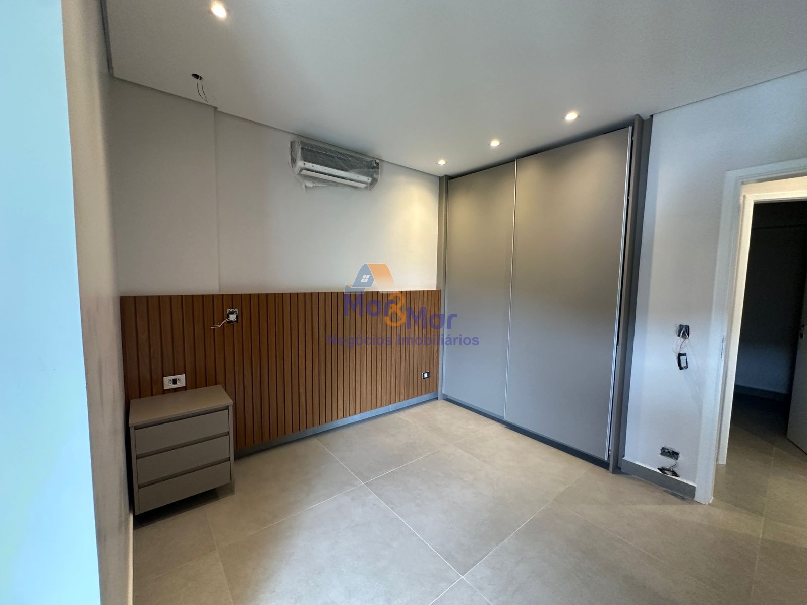Apartamento na Praia da Enseada, Guarujá - SP