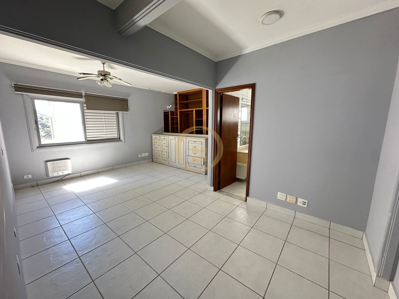 Apartamento na Praia da Pitanguerias - Guarujá