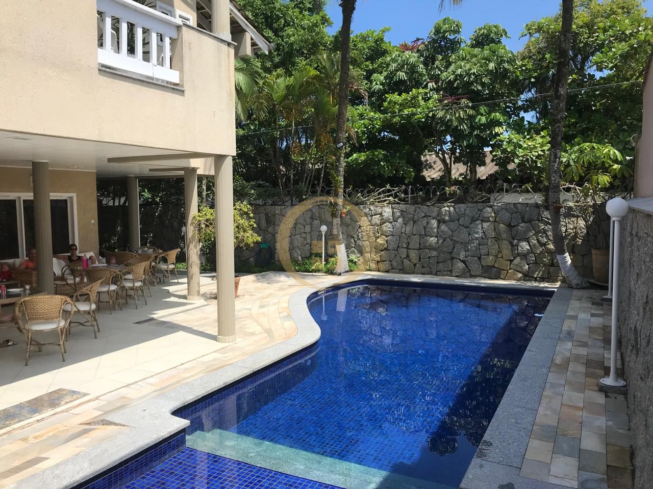 Apartamento-6-dormitorios-Guaiúba