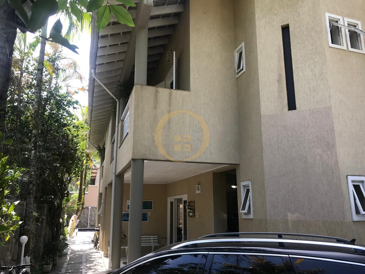Apartamento-6-dormitorios-Guaiúba