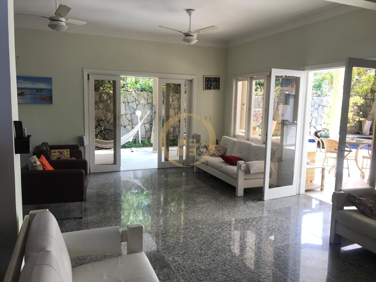 Apartamento-6-dormitorios-Guaiúba