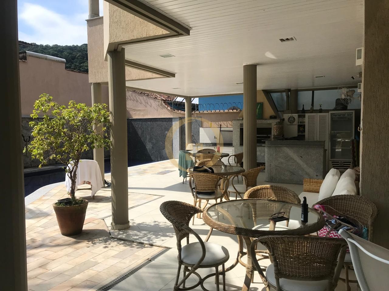 Apartamento-6-dormitorios-Guaiúba