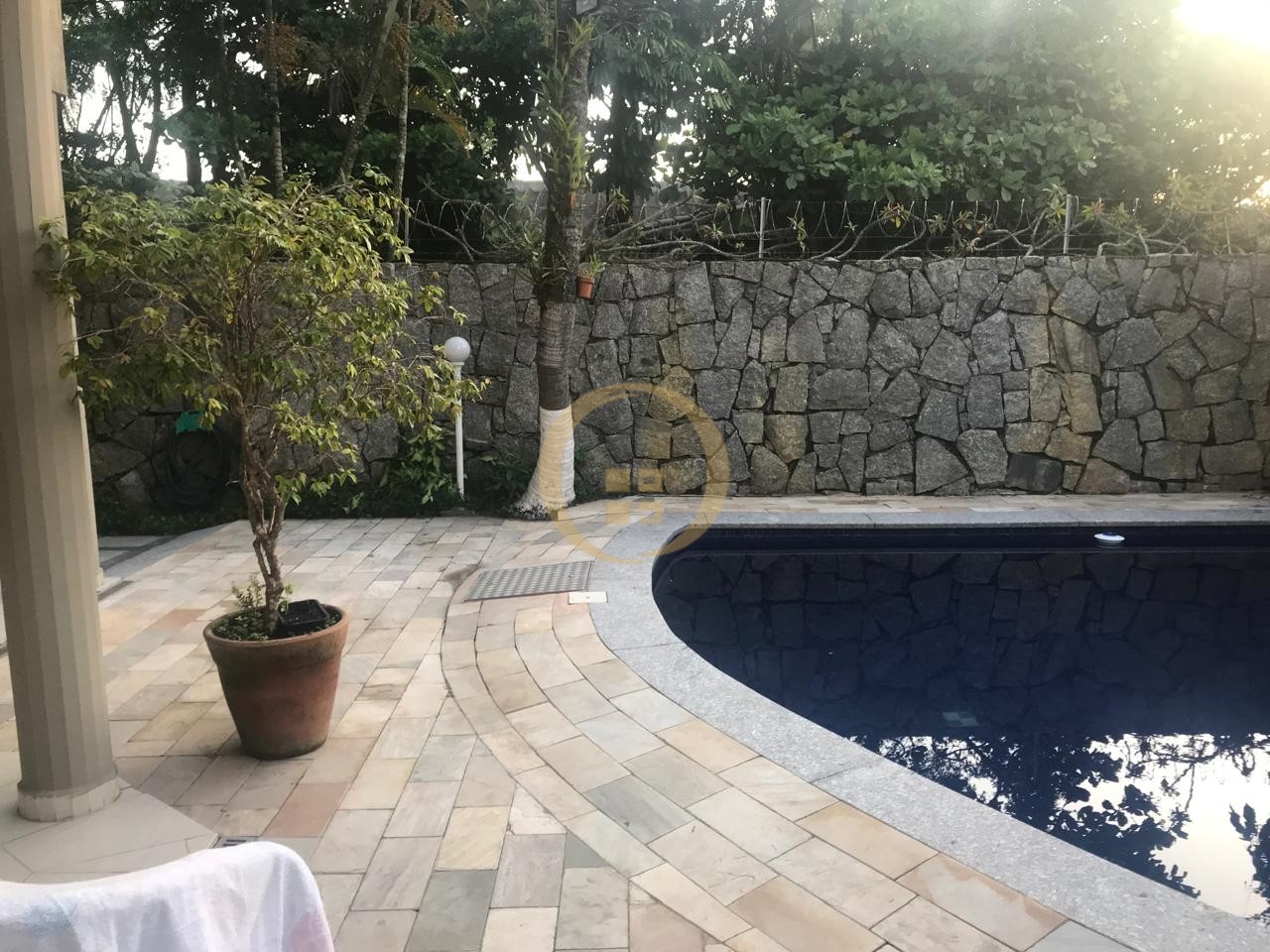 Apartamento-6-dormitorios-Guaiúba