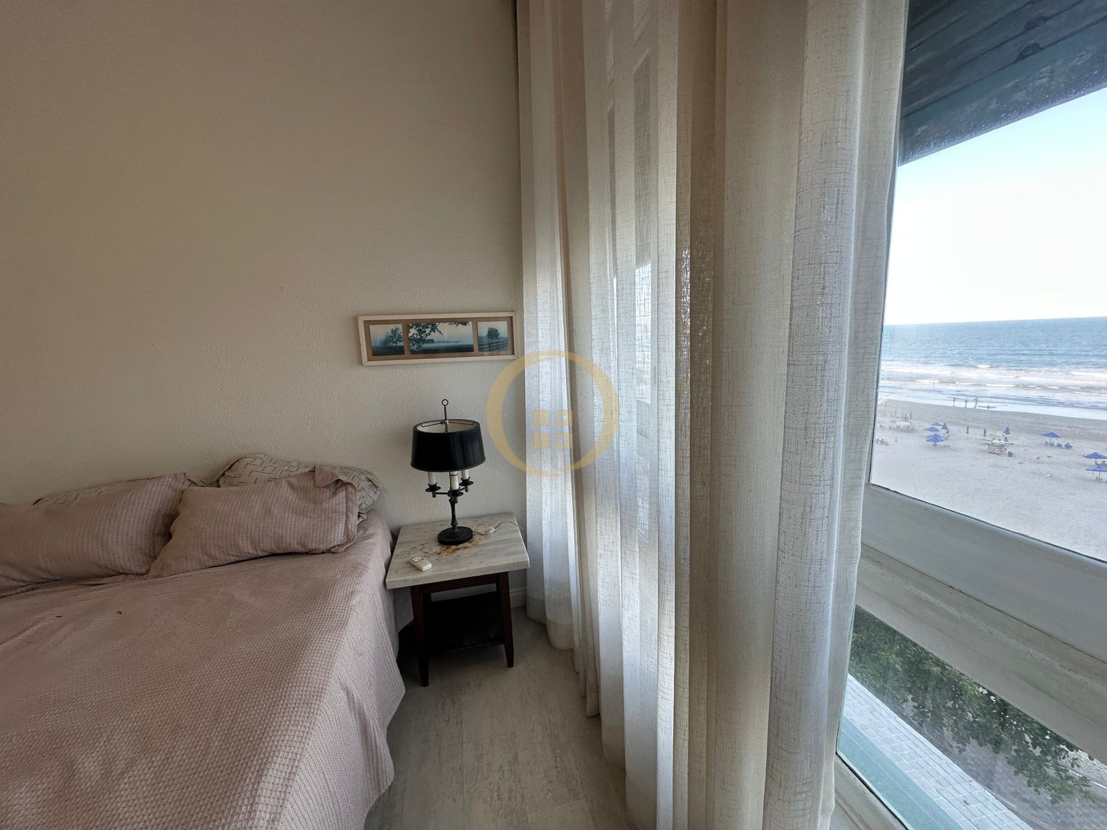 Apartamento Frente ao Mar nas Pitangueiras, Guarujá - SP