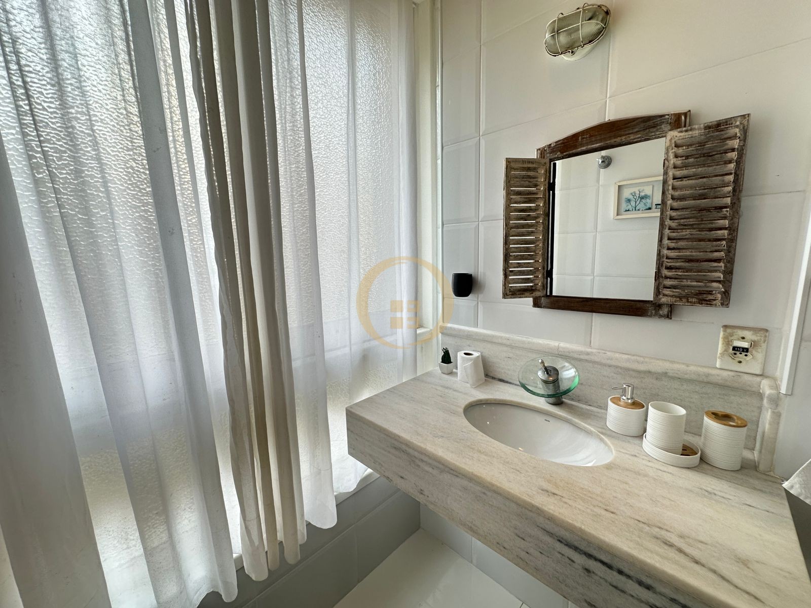 Apartamento Frente ao Mar nas Pitangueiras, Guarujá - SP