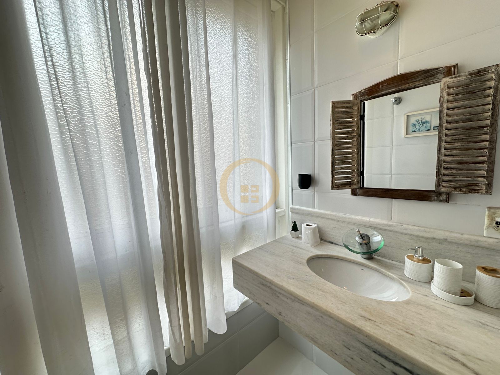 Apartamento Frente ao Mar nas Pitangueiras, Guarujá - SP