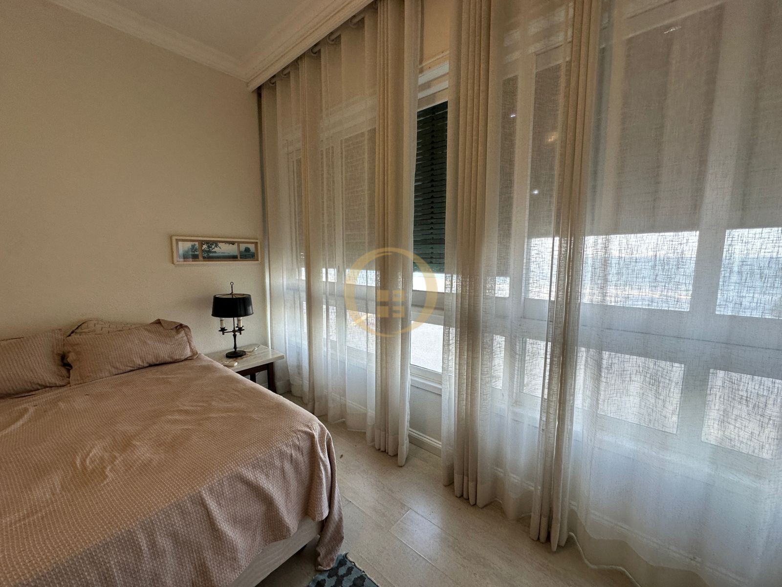 Apartamento Frente ao Mar nas Pitangueiras, Guarujá - SP