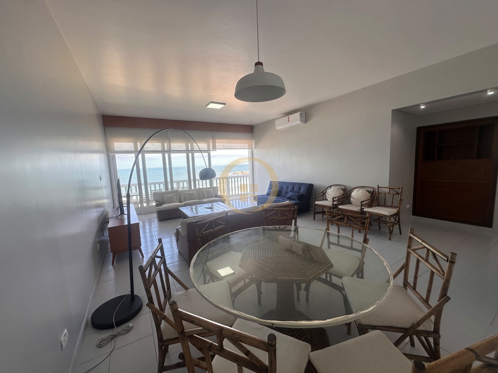 Apartamento Frente ao Mar nas Pitangueiras, Guarujá - SP